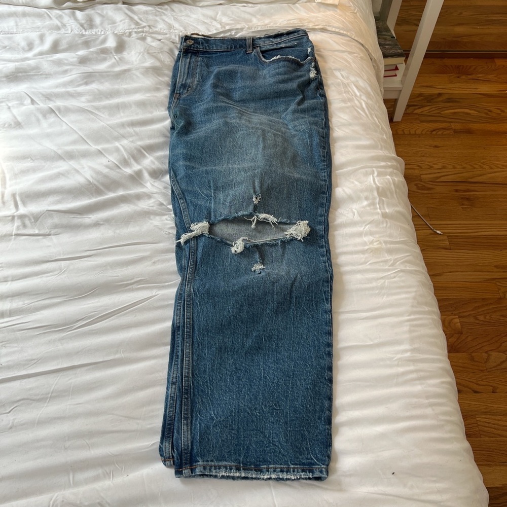 Abercrombie ripped 90s straight leg denim, size 36/22s